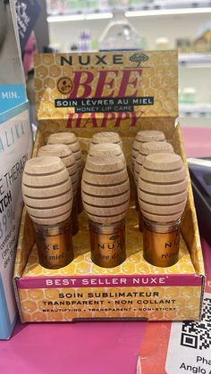 Nuxe rêve de miel 🍯 honey lip balm 🇫🇷 Honey Lip Balm, Lips Gloss, Lip Moisturizer, Lip Care, Beauty Skin, Natural Skin Care, Lip Balm, Lip Gloss, The Balm