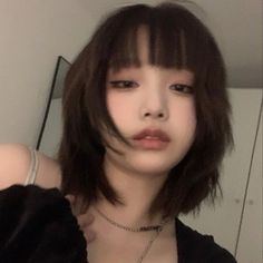 Short Asian Haircut Round Faces, Uzzlang Short Hair, Hime Haircut Short Hair, Short Hair With Layers And Bangs, Korean Short Haircut, Asian Haircut, Korean Short Hair