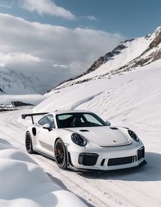 A white Porsche 911 GT3 RS driving on a snowy road with mountains in the background. Air Cooled Porsche, Best Looking Cars, Porsche Gt3 Rs Aesthetic, White Porsche Aesthetic, Winter Porsche, Porche Gt3rs, Porsche 911gt3 Rs, Porsche 911gt3rs, Porche 911gt3