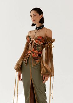 Olive Skirt, Design Moda, Satin Corset, Mode Inspo, A Dress, Aesthetic Clothes, Runway Fashion, Gold Chain, Fashion Inspo Outfits