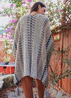 Crochet pattern kimono with tassels. Cuddle Season, Crochet Kimono, Boho Layering, Crochet Poncho Patterns, Kimono Pattern, Cozy Feeling, Boho Fall, Vibe Clothes, Poncho Sweater