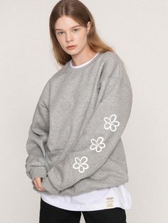 This is a casual and comfortable sweatshirt by GRAVER that is made out of high quality and sturdy fabric. With unique design detail and trendy mood, you can style it for your casual and young daily outfit.- Round ribbed neckline- Urethane graphic print detail- Unisex item- Tentar and tumble processed for durability Spring Cotton Hoodie With Ribbed Collar, Long Sleeve Sweatshirt With Ribbed Cuffs For Spring, Gray Crew Sweats With Ribbed Cuffs, Casual Crew Sweatshirt With Ribbed Neckline, Basic Crew Neck Sweats For Spring, Comfortable Gray Sweats With Ribbed Cuffs, Trendy Crew Sweats For Spring, Sporty Gray Sweater With Ribbed Cuffs, Trendy Sweatshirt With Ribbed Neckline And Relaxed Fit