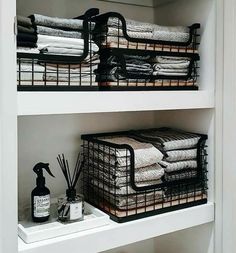 Organizing Ideas Cabinets, Minimalist Linen Closet, Linen Cupboard Organisation, Married Life Organization, Cleaning Product Organization, Cupboard Organisation, Bathroom Closet Organization Ideas, Bathroom Closet Organization, Organisation Tips