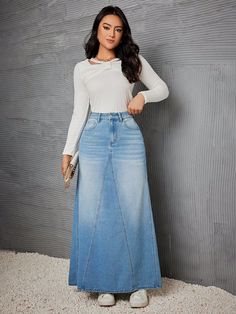 "Casual and Chic: Denim Skirt Looks You'll Love" Fashion Over 50 Fifty Not Frumpy, Long Jean Skirt, Rock Outfit