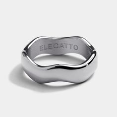 The always classic La Onda Ring silver is a sleek and minimal staple accessory perfect for any style. Featuring smooth ridged edges reminiscent of ocean waves, our La Onda Ring Silver is then finished with a polished finish on the exterior and a brushed finish on the interior. Modern Silver Wavy Rings, Modern Wavy Rings With Polished Finish, Measure Ring Size, Ring Size Guide, Ring Silver, Ocean Waves, Bracelet Sizes, Cuff Bracelets, 925 Silver