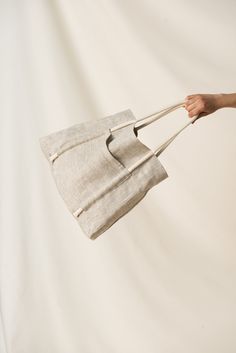 "🌿 DETAILS 🌿 ✳ Pockets on both sides ✳ One main compartment ✳ Bag unlined ✳ Cotton rope handles (black or off white) 🌿 DESCRIPTION 🌿 This linen bag is a trusted everyday companion. Designed with a relaxed shape and a generous size that make it a versatile choice through the seasons - whether that's for trips to the store, work or the beach. It's easy to carry, thanks to the pair of comfortable chunky rope handles and spacious enough for carrying all your essentials. Take this bag with you for all your everyday outings.  Also, by having versatile pieces like this in your closet will help you to dress more consciously and adopt 'the less is more' philosophy. 🔸Please note that due to the many variations in monitors and browsers, actual colors may vary.🔸 🔸Different colors are available. Jute Bag Photography, Cotton Bag Design, Linen Accessories, Linen Products, Compartment Bag, Organic Bag, Retail Bag, Linen Bags, Linen Tote Bag