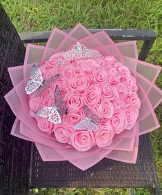 Glitter Ribbon Roses, Ramo Inspo Pic, Valentine Bouquet Ideas, Ramo Ideas, Ribbon Rose Bouquets, Rose Teddy Bear, Ribbon Flowers Bouquet, Eternal Flowers, Valentine Bouquet