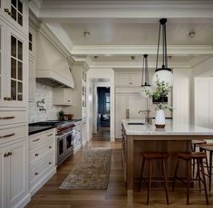 A classic & traditional beauty and we couldn’t love her more.❤️🏡🥰…the copper star detail on photo 3🥹✨ Architecture @the_fox_group_ Build… | Instagram Double Island Kitchen, Double Islands, Bold Kitchen, All White Kitchen, Casa Container, White Kitchen Design, Kitchen Island Design, Kitchen Trends, Large Kitchen