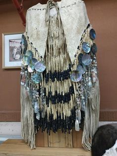 Native American Fashion Traditional, Native American Traditional Clothing, Native Oc, Traditional Native American Clothing, Native American Outfits, Shaman Outfit, Native American Oc, Tribe Clothes, Native American Clothes