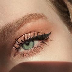 Sun 🌞 ___________________ mascara #maccosmeticsrussia haute & naughty glitter #limecrimemakeup diamond dew rose goals gel eyeliner… Makeup Cantik, Beautiful Eye Makeup, Makeup Hacks, Winged Liner, Contour Makeup, Makeup For Green Eyes