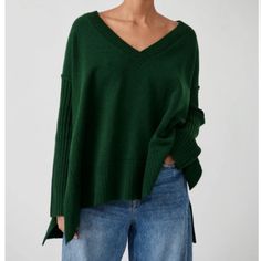 Free People Orion Tunic V Neck Sweater Nwt Oversized Boasting A Slouchy Silhouette, This Cozy Long-Sleeve Sweater From Free People Is An Essential Addition To Every Trendsetter's Cold-Weather Collection. Product Details Pullover V-Neck Long Drop Shoulder Sleeves B203 Green Tunic, Oversized Tunic, Free People Sweaters, Tunic Styles, Free People Sweater, Tunic Sweater, Knitted Pullover Sweaters, Long Sleeve Tunic, Womens Tunics