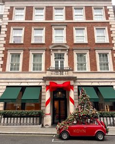 I think this is officially the cutest Christmas display in London 🚗🎄✨ tucked away in the heart of Mayfair this is so worth a quick visit if you’re exploring the city at this time of year ✨ 📍Koyn, Mayfair #londonatchristmas #christmasdecorations #christmasinlondon #koynmayfairchristmas #london #xmas2024 #aestheticchristmas Christmas Display, In The Heart, Christmas Decorations, Quick Saves