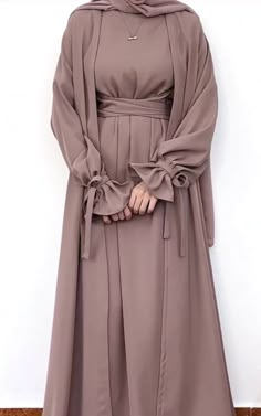 Elegant Solid Abaya For Fall, Elegant Solid Color Abaya For Fall, Elegant Belted Abaya, Elegant Long Winter Abaya, Elegant Long Sleeve Brown Abaya, Elegant Long Brown Abaya, Simple Abaya Designs Casual, Muslim Fashion Casual, Aesthetic Hijabi