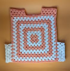 two crocheted bags sitting next to each other