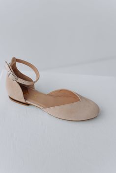 Wedding flats 'Jasmine' are handcrafted from soft Italian suede and have 1 cm / 0.4 inches flat heels. These wedding shoes are designed with a V-notched vamp (v-cut) which makes these bridal flats even more elegant and special.  Inside there is a soft Memory foam insole, which gives a feeling of additional comfort when walking. Tunit outsole is made of a mixture of leather chips and rubber, it's more wear-resistant than leather and more durable. This type of outsoles is great for countries with Suede Closed Toe Ballet Flats With Removable Insole, Suede Ballet Flats With Removable Insole, Beige Closed Toe Suede Flats, Beige Suede Closed Toe Flats, Summer Suede Pointed Toe Flats, Wedding Flats With Leather Sole, Blue Wedding Sandals, Flats With Ankle Strap, Bridal Flat Sandals