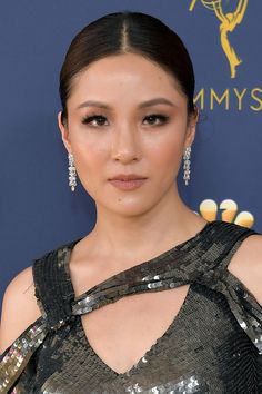 Special Event Makeup, Red Carpet Makeup, Constance Wu, Blue Green Dress, Glamorous Jewelry, Red Carpet Hair, Event Makeup, Jewelry Aesthetic, Aesthetic Ideas