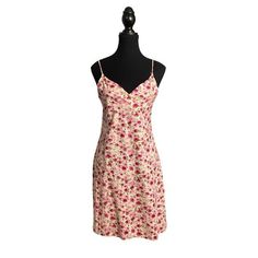 Excellent Condition Step back into the early 2000s with this charming vintage Y2K Hourglass floral dress. Made in the USA, this dress features a delicate floral pattern, spaghetti straps, and a flattering silhouette. Perfect for casual outings or adding a touch of retro flair to your wardrobe, this dress combines comfort and style effortlessly. Brand: Hourglass Color: Multicolor (floral pattern) Size: XL Juniors ( Adult Size Medium ) Material: 97% Cotton, 3% Spandex Measurements: Armpit to Armpi 2000s Floral Dress, 2000s Dresses Casual, 2000s Dresses, Early 2000s Dresses, Fairy Mini Dress, Boho Fairy, 90s Dress, French Girl, Floral Mini Dress