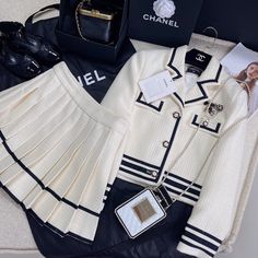 90s Chanel Outfits, Dior Clothes Outfit, Chanel Outfit Classy, Chanel Outfit Classy Chic, Chanel Aesthetic Outfit, Chanel Outfit Aesthetic, Chanel Clothes, Dior Clothes