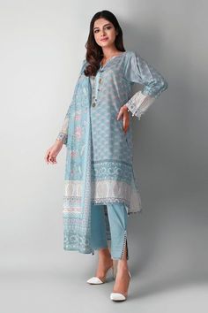 Khaadi A2104028 Grey is pakistani branded suit 100% Original and Shipping World wide. Kameez Designs Pakistani, Pakistani Designer Suits, Designer Kurti Patterns, Pakistani Fashion Casual, Pakistani Dresses Casual, Summer Lawn, Beautiful Pakistani Dresses, Salwar Kamiz