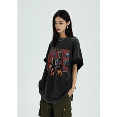 5ft 47'(169cm) tall, 104 lbs(47kg) weight and wearing a size L163cm/44kg wearing a size M - WASHED BLACK- Graphic tee- Oversize loose fit Oversized Tees Aesthetic, Black Graphic Shirt Outfit, Baggy Jeans And Tshirt, Big Tee Outfits, Baggy Tshirt Outfit Oversized Tee, Big Tshirt Outfit Oversized Tee, Oversized Tee With Jeans, Oversized Shirt Outfit Street Style, Big Tee Shirt Outfits