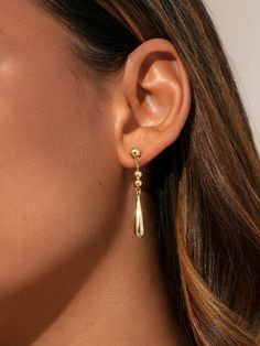 Our On The List Earrings are ranked #1 on the list of must-have gold drop earrings. Not only is their unique design stunning, but they also complete any look you want — dressed up or casual. Earrings For Tomboys, Dainty Statement Earrings, Gold Chain Drop Earrings, Cheap Gold Dangle Crystal Earrings, Gold Earrings Delicate, Hold Earrings Design, Gold Formal Accessories, Gold Sparkly Earrings, Hoco Jewelry Gold Earrings