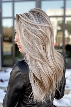 Light Blonde Balayage, Timeless Hair, Short Textured Hair, Blonde Hair With Roots, Blonde Hair Goals, Fall Blonde Hair, Summer Blonde Hair, Light Blonde Highlights, Summer Blonde