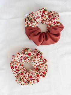 Ensure that your hair is styled perfectly with this luxurious, silky-satin scrunchie. It is perfect for various styles, including a classic ponytail and top knot. Made from a light, silk-like fabric. Jumbo scrunchies measures about 6" in diameter Regular scrunchies measure about 4.5" in diameter Mini Scrunchies Diy, Hair Tie Packaging, Creative Scrunchie Ideas, Unique Scrunchie Ideas, Spring Scrunchies, Sewing Scrunchies, Scrunchies Ideas, Jumbo Scrunchies, Scrunchies Aesthetic