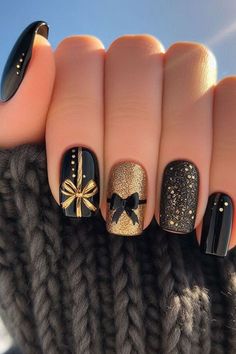 Nails Short And Simple, Fun French Tips, Black Christmas Nails, Black Gold Nails, Christmas Merry And Bright, Elegant Goth, Black Nails With Glitter, Cute Nail Polish, Elegant Manicure