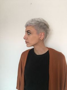 Nonbinary Hair Short, Modern Mohawk, Fade Haircut Women, Short Mohawk, Perfect Blonde Hair, Violet Hair, Edgy Short Hair, Punk Hair