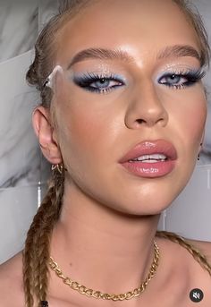 Blue Accent Makeup, Blue Metallic Makeup, Pastel Blue Eye Makeup, Ice Blue Eye Makeup, Light Blue Sparkly Makeup, Makeup For Baby Blue Dress, Glam Makeup Blue, Subtle Blue Makeup, Blue And Gold Makeup Looks