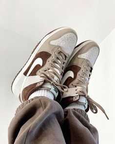 Nike Blazer Outfit, Wallpaper Nike, Nike Shoes Women Fashion, Dr Shoes, Trendy Shoes Sneakers, Cute Nike Shoes, Fresh Shoes, Cute Nikes