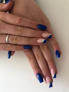 Nails To Go With Navy Dress, Prom Nails Navy Blue, Cute Royal Blue Nails, Navy Blue Nails Ideas, Navy Blue And White Nails, Nails Navy Blue, Navy Nails Design, Navy Blue Nail Designs, Blue Acrylics