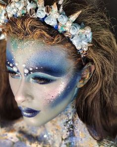 Scary Mermaid Makeup Halloween, Fantasy Stage Makeup, Aquarius Makeup Look Zodiac, Sea Goddess Makeup, Sea Makeup Looks, Jellyfish Makeup Ideas, Water Nymph Makeup, Poseidon Makeup, Siren Mermaid Makeup