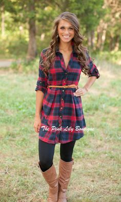 The Pink Lily Boutique - Heat Of The Moment Dress Red and Navy, $36.00 (http://thepinklilyboutique.com/heat-of-the-moment-dress-red-and-navy/) Checked Shirt Outfit, Grunge Vintage, Outfit Trends, Mode Inspiration, Fall Winter Outfits, Leggings Fashion, Fashion Street