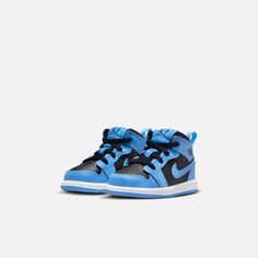 Style No. DQ8425-401 Color: University Blue/Black/White These mini J's combine an iconic design with fresh new colors. Soft and flexible underfoot, they're easy to get on and comfortable to wear all day—so your little one can play, play, play. Jordan 1 Mid Baby/Toddler Shoes. Jordans Kids, Jordan Shoes For Kids, Jordan Retro 7, Jordan Retro 12, Jordans Girls, Blue Jordans, Red Puffer, Jordan Retro 1, Nike Air Shoes