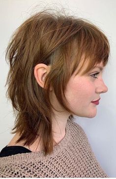 Hair Color Ideas With Highlights, Light Brown Hair Color Ideas, Light Brown Hair Color, Brown Hair Color Ideas, Shaggy Short Hair, Brown Hair Color, Hair Color Light Brown, Punk Hair