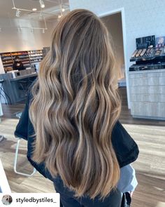 Amanda Maddox Salon on Instagram: “☀️😘 balayage for this gals first ever color 😍” Balayage Inspo Blonde, Bayalage Dirty Blond, Lived In Blonde With Dark Roots, Soft Dimensional Blonde, New Hair Ideas For Brunettes, Shadow Root Balayage Dark Brown, Natural Blonde Hair With Highlights, Blonde Highlights In Brown Hair, Balayage On Straight Hair