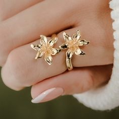 Title: Lily Ring  Story:  Elevate your style with the timeless beauty of our Lily Flower Ring, a mesmerizing piece of 3D printed jewelry that captures the essence of delicate lilies in bloom. Crafted with precision using advanced 3D printing technology, this adjustable ring showcases the intricate details of the flower petals, bringing a touch of natural elegance to your ensemble. With its adjustable design, this ring offers a comfortable and personalized fit, making it a versatile accessory for Gold Jewelry With 3d Petal Flowers, Lily Ring Jewelry, Lily Ring, Lily Jewelry, Fair Rides, Gold Flower Ring, 3d Printed Jewelry, Printed Jewelry, Classy Jewelry