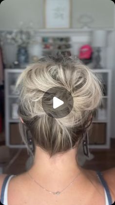 Mandy Sims✨Over 40 Health + Beauty on Instagram: "Easy peasy quick updo (works great for fine hair!!) 💁‍♀️✨ Perfect for any occasion - get ready in minutes. 🙌🏼  #HairHacks #UpdoTutorial #EasyHairstyles #HairstyleGoals #HairInspo #HairTutorial #HairstyleInspiration #HairIdeas" Lazy Day Updos, Short Hair Styles Updo Easy, Easy Up Styles For Short Hair, Video Of Hairstyles Hair Ideas, Super Easy Updos For Short Hair, Easy Low Updos For Medium Hair, Easy Hair Updos For Wedding Guest, Over 40 Updo Hairstyles, Simple Updo Fine Hair