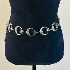 New Unbranded Non Stretch Height: 2.7 Cm Length: 116 Cm Titanium Alloy Witchy Belt, Witchy Belts, Moon Belt, Moon Belts, Moon Belt Buckle, Gothic Silver Metal Chain Belt, Gothic Metal Chain Belt, Silver Belts, Belly Jewelry