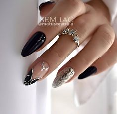 30 Elegant Black Nail Designs For Classy Beauty - 234 Silver Nails With Black Design, Black Silver Nails, Silver Nail Designs, New Years Nail Designs, New Years Eve Nails, White And Silver Nails, Nagellack Trends, Black Acrylic Nails, Black Nail Designs