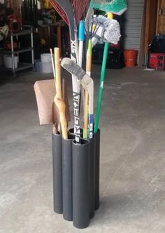 there are many different tools in the holder