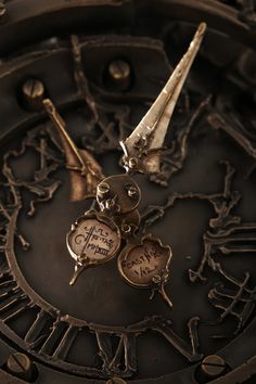 Old Clock, Heroic Fantasy, Old Clocks, Dark Academia Aesthetic, Fantasy Aesthetic, Academia Aesthetic, Tick Tock