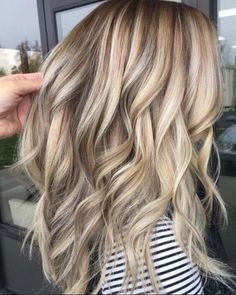 Blonde Hair Color With Lowlights Balayage Diy, Brunettes Balayage, Diy Highlights, Blonde Lowlights, Beautiful Blonde Hair, Golden Blonde Hair, Cool Blonde Hair, Hair Diy, Dirty Blonde Hair