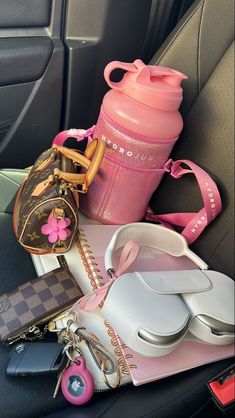 Girly Car Accessories, Pink Lifestyle, Purse Essentials, Girly Car, Handbag Essentials, Girly Bags, Pink Girly Things, Pink Vibes, Girly Accessories