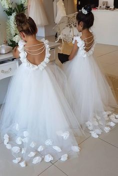 Sweet Tulle Appliques Backless Flower Girl Dresses with Pearls | Yesbabyonline.com – YESBABYONLINE Dresses With Pearls, Baby Lace Dress, Princess Flower Girl Dresses, Pearl Lace, Robes Vintage, Princess Flower, Tulle Flower Girl, White Flower Girl Dresses