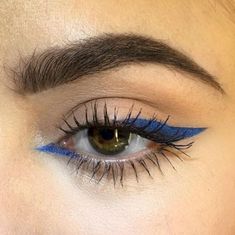 Winter Eyeshadow, Makeup Kawaii, Eyeliner Tips, Mekap Mata, Gyaru Makeup, Blue Eyeliner, Face Beat, Hooded Eye Makeup