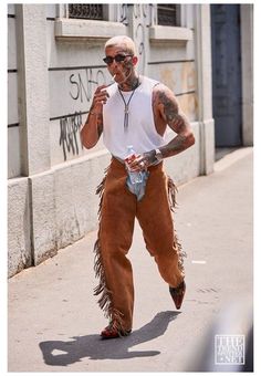 Coachella Outfit Men, Festival Outfits Men, Milan Men's Fashion Week, Urban Cowboy, Cowboy Outfits, Coachella Outfit, Mens Fashion Week, Mens Fashion Streetwear, Cowboy Style