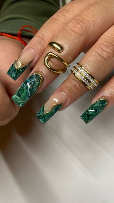 Jade Green Nail Designs, Wicked Musical Nail Designs, Green And Brown Nails Acrylic, Green Fall Nails Ideas, Cute Green Acrylic Nails, Nail Ideas Green And Gold, Nails Art Vert, Nail Designs Green And Gold