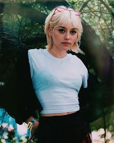 Kailee Morgue Blonde, Platinum Shag, Woman Mullet, Hair Motivation, Short Shaggy Haircuts, Blonde Bangs, Shot Hair Styles, Bleach Blonde, Peinados Fáciles Para Cabello Corto